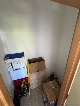 NA PREDAJ 2-IZBOVÝ BYT – PÚCHOV, MOJMÍROVA
Ponúkam na predaj