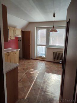 Ponúkame na predaj krásny 2-podlažný, 6-izbový rodinný dom v