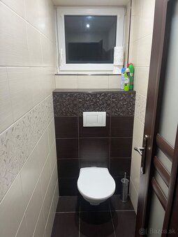 🏡 PRENÁJOM SAMOSTATNÉHO POSCHODIA RODINNÉHO DOMU – 120 m² – 
