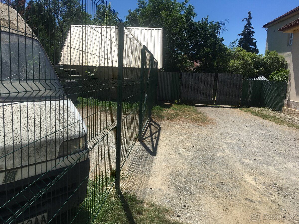 prenajom parkovacie miesta BIDOVCE
4,5m X 8m 200euro/mesiac 