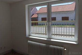 Dám do prenájmu obchodné priestory v Štúrove na ulici Komens