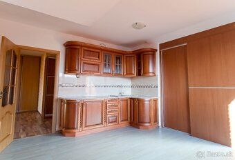 ID:9947 Ponúkame na predaj priestrannú a elegantnú rodinnú v