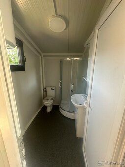 Ponúkame na predaj modernú víkendovú chatu v minimalistickom