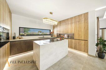 Poschodie: prízemie Zastavaná plocha: 346m² Obytná plocha: 2