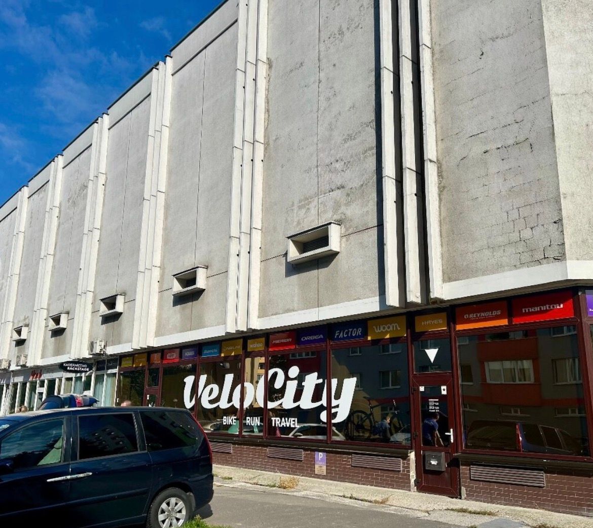 Ponúkame Vám na predaj priestrannú nadrozmernú garáž v parko