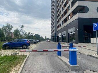 Ponúkame Vám na predaj priestrannú nadrozmernú garáž v parko