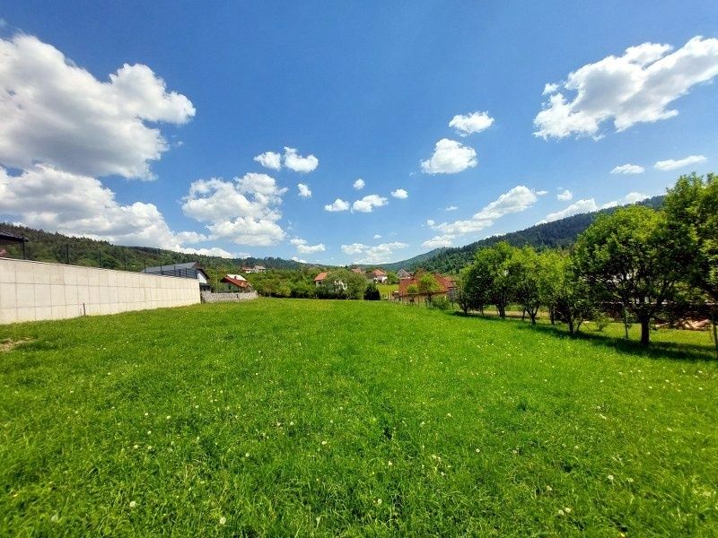 Slnečný takmer rovinatý pozemok o výmere viac ako 600 m² s r