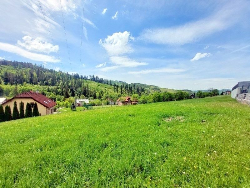 Slnečný takmer rovinatý pozemok o výmere viac ako 600 m² s r