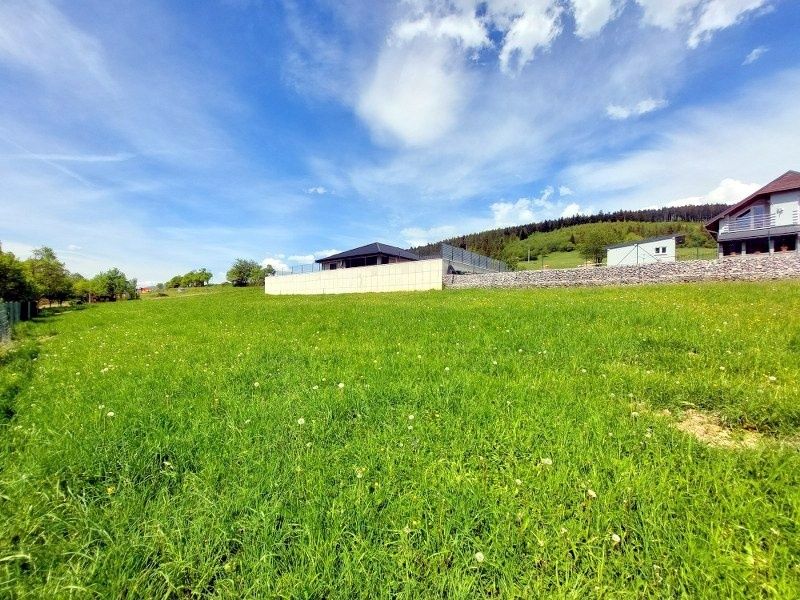 Slnečný takmer rovinatý pozemok o výmere viac ako 600 m² s r