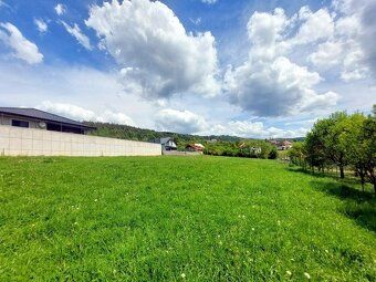 Slnečný takmer rovinatý pozemok o výmere viac ako 600 m² s r