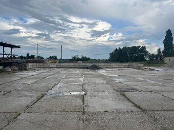 Ponúkam na prenájom 3x halu 1x 100m2 1x200m2 1x800m2. Ďalej 