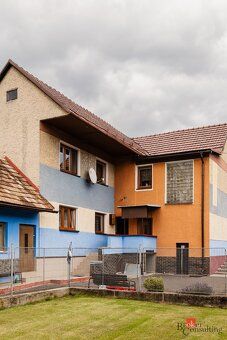 Ponúkame na predaj priestranný dvojgeneračný dom v kúpeľnej 
