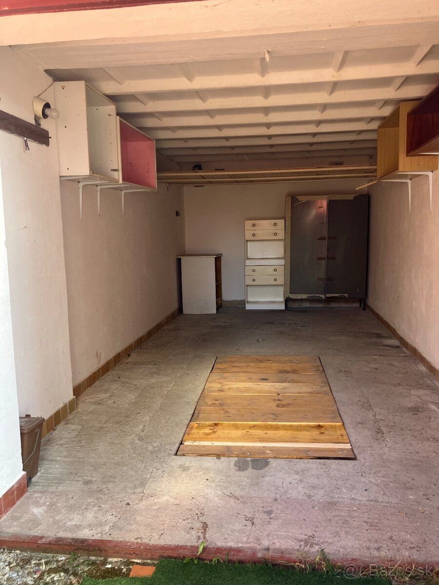 PRENÁJOM GARÁŽE 20 m² – SIHOŤ, k. ú. Trenčín - Kubrá 200 m o