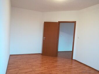 Prenájom moderného 2-izbového bytu v centre Liptovského Miku