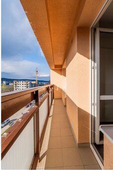 Ponúkame na predaj priestranný a moderne zrekonštruovaný 3-i