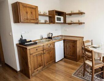 VLASTNÝ KÚSOK V SRDCI TATIER: 2-IZBOVÝ APARTMÁN V STAROM SMO