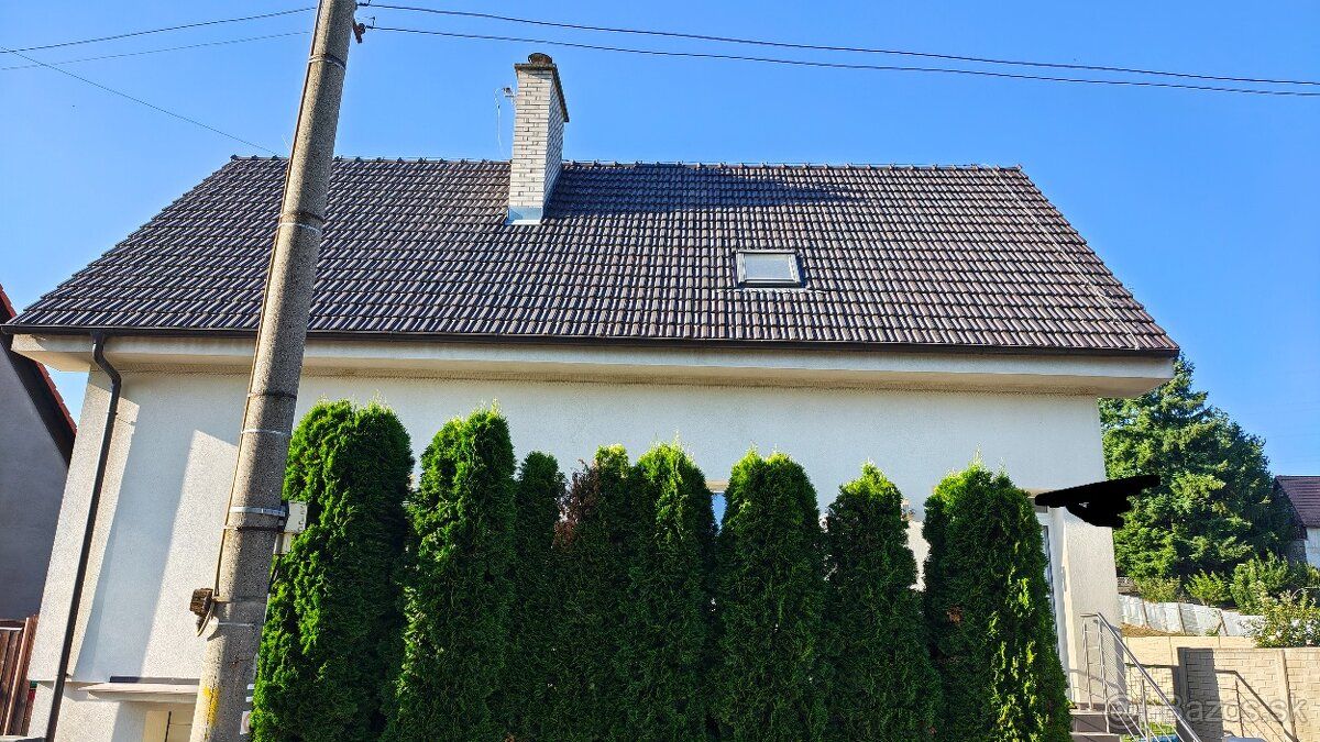 Predam rodinný dom, obec Kuchyňa, v blízkosti priehrady. Cel