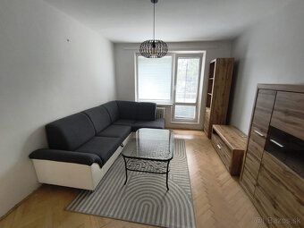 Na prenájom 2,5 izbový byt s balkónom a lódžiou na ul. Bakos