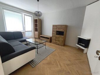 Na prenájom 2,5 izbový byt s balkónom a lódžiou na ul. Bakos