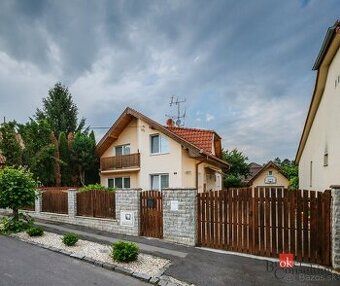 Starší rodinný dom s krásnym výhľadom. 2garaz ,altánok,záhra
