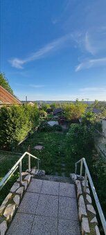 Starší rodinný dom s krásnym výhľadom. 2garaz ,altánok,záhra