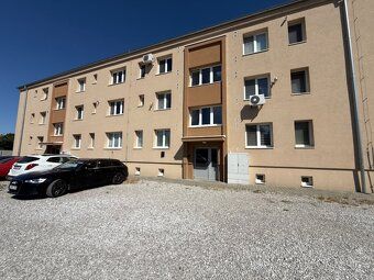 Ponúkame Vám na predaj priestranný zrekonštruovaný 2 izbový 