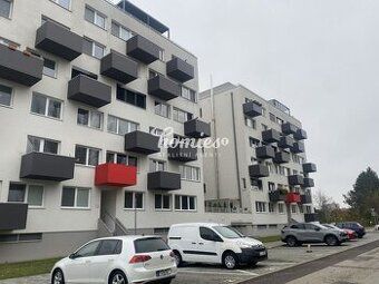 Ponúkam na prenájom parkovanie pre vaše auto 24/7, v centre 