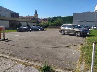 Ponúkam na prenájom parkovanie pre vaše auto 24/7, v centre 