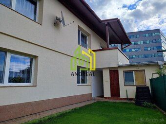 Ponúkame na predaj dvojpodlažný objekt s garážou, ideálny na
