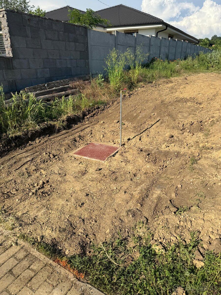 Ponúkame na predaj stavebný pozemok v obci Veľký Lapáš (okre