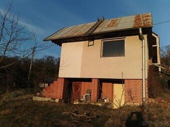 Predám záhradu s rozlohou 533 m2, na ktorej sa nachádza muro