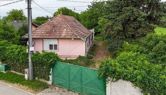 Ponúkam na predaj pozemok v obci Svätoplukovo so starým rodi