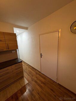 Ponúkam na prenájom priestranný 3-izbový byt s výmerou 70 m²
