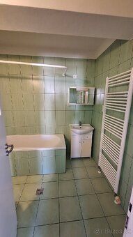 v centre Piešťan s dvorom.Samostatný vchod.Rozloha 62 m2.Čia