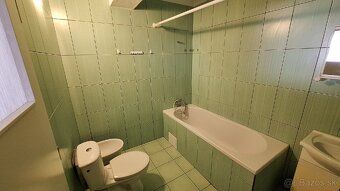 v centre Piešťan s dvorom.Samostatný vchod.Rozloha 62 m2.Čia