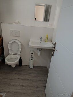 Ponúkame na predaj krásnu novostavbu pozostávajúcu z dvoch b