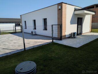 Ponúkame na predaj krásnu novostavbu pozostávajúcu z dvoch b