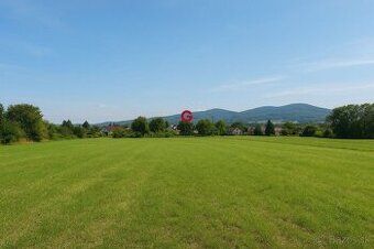 Ponúkame na predaj stavebný pozemok v obci Kusín, situovaný 