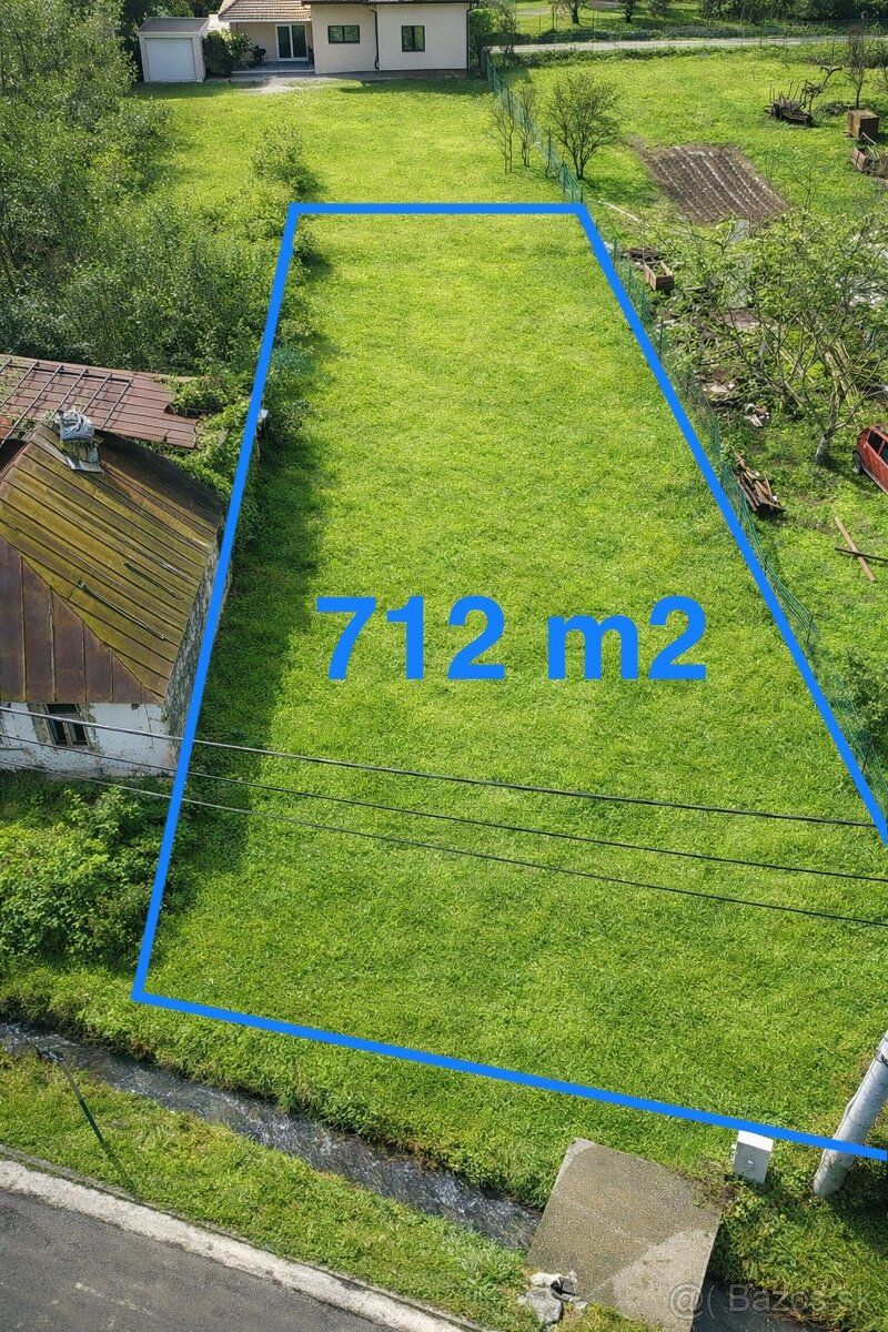 Ponúkame na predaj stavebný pozemok v obci Kusín, situovaný 