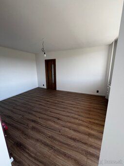 Predám trojizbový byt na 4. poschodí 6 metrová loggia byt pr