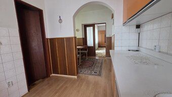 Ponúkame na predaj priestranný rodinný dom vo vyhľadávanej l