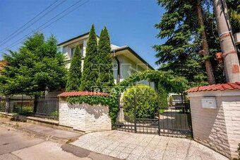 ČO ROBÍ TÚTO BUDOVU VÝNIMOČNOU? Tri podlažia apartmánov v tu