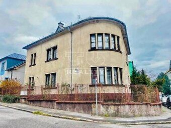 ČO ROBÍ TÚTO BUDOVU VÝNIMOČNOU? Tri podlažia apartmánov v tu