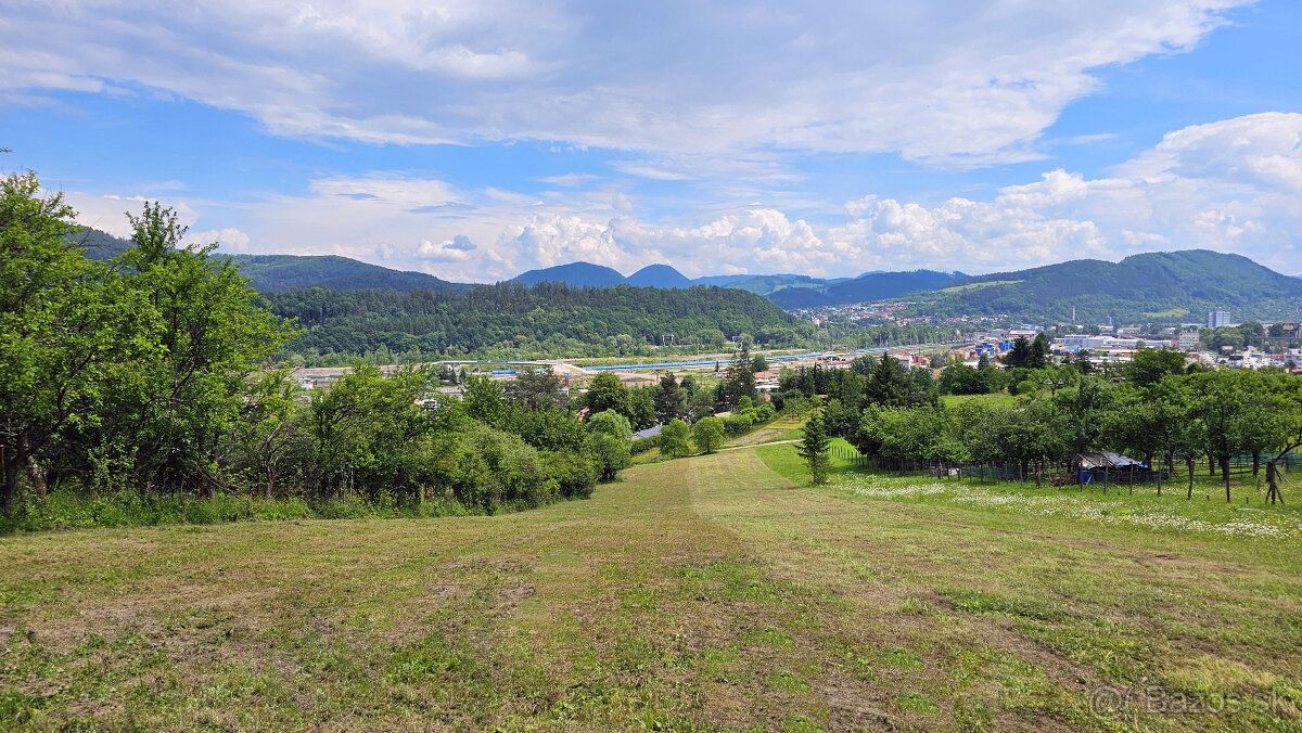 EXKLUZÍVNE Vám ponúkame na predaj veľký slnečný jemne svahov