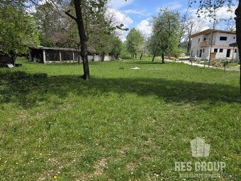Predstavujeme Vám na predaj parcelu o výmere 600 m2 s právop