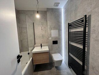Ponúkame Vám na predaj 2-izbový apartmán priamo v centre mes
