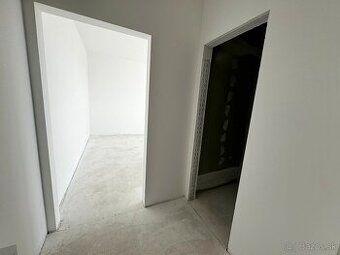 Exkluzívne vám ponúkame na predaj 2 izbový byt s balkónom v 