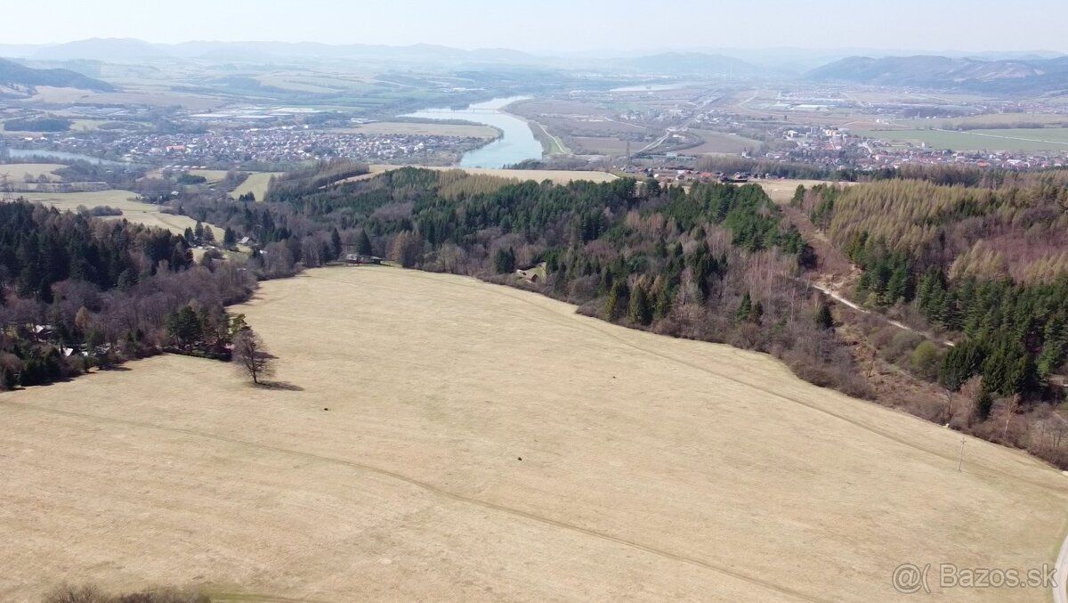 Pozemok o celkovej výmere 25.000m2 je možné rozdeliť a kúpiť