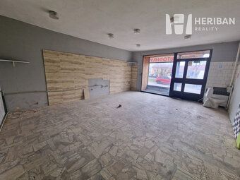 NA PREDAJ: Priestranný rodinný dom s výrobnými a obchodnými 