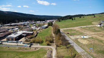 STAVEBNÝ POZEMOK V ZÁKAMENNOM – 787 m² | PRI HLAVNEJ CESTE |